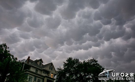 暴风雨过后，奥斯汀上空出现乳状云。（网页截图）